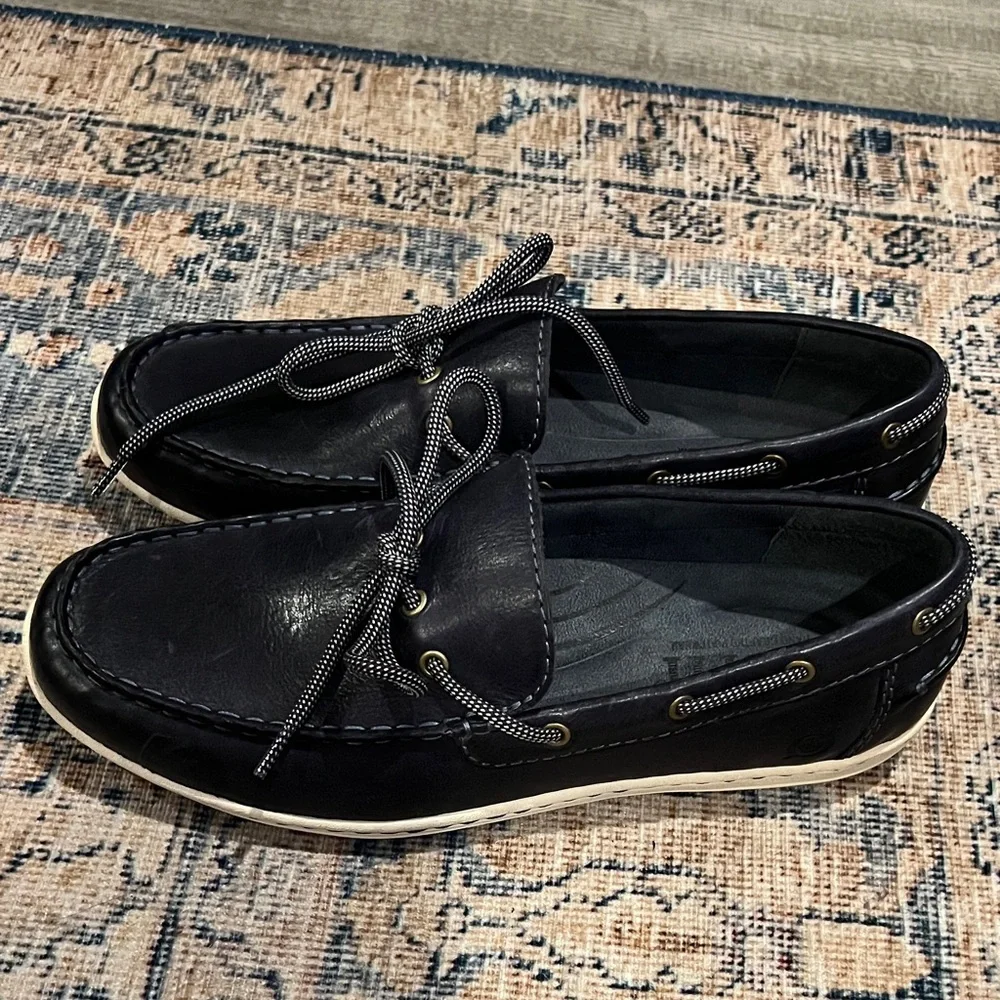 Born Navy Leather Men's Boat Shoes size 8 - 8 1/2